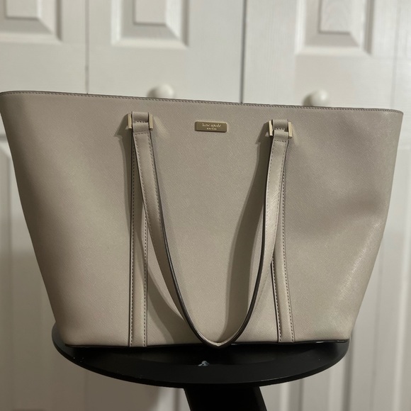 (A1) Kate Spade - Beige New York Newbury Lane Dally XL- tote - Picture 2 of 5